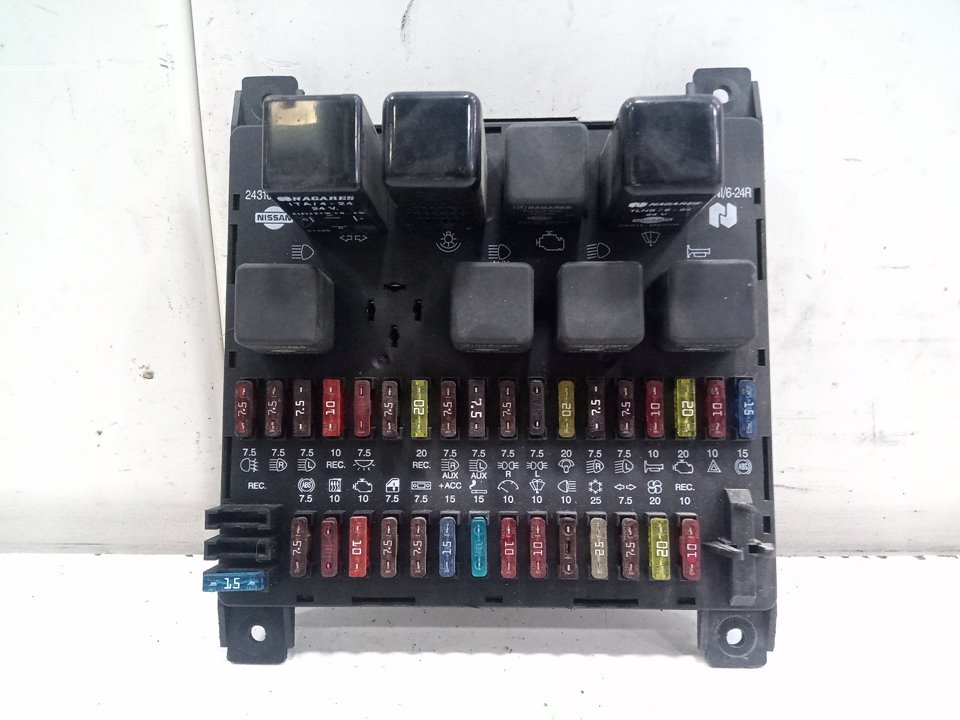 Caja reles / fusibles nissan atleon tk130 tk210.150 