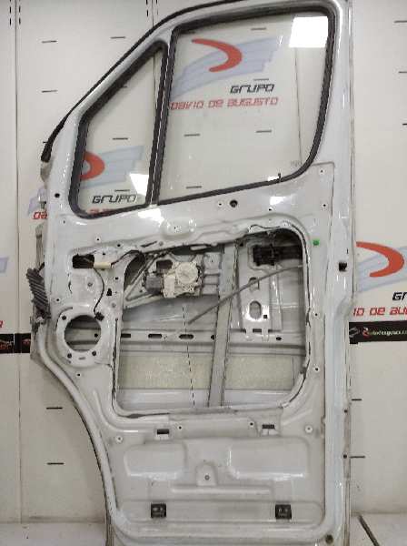 Puerta delantera derecha 319 cdi (907.633 907.635 907