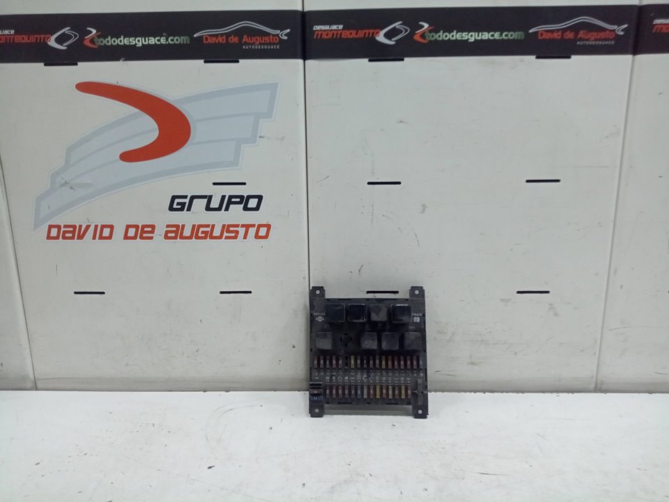 Caja reles / fusibles nissan atleon.110 110.56     