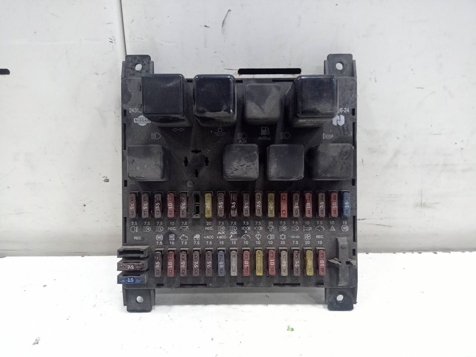 Caja reles / fusibles nissan atleon.110 110.56     