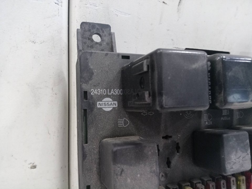 Caja reles / fusibles nissan atleon.110 110.56     