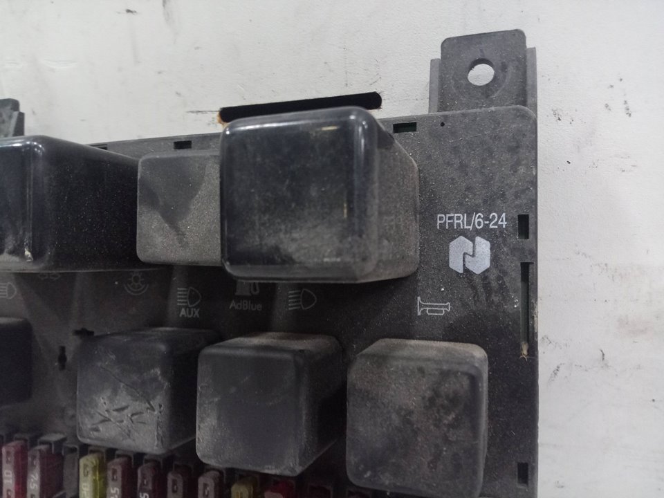 Caja reles / fusibles nissan atleon.110 110.56     