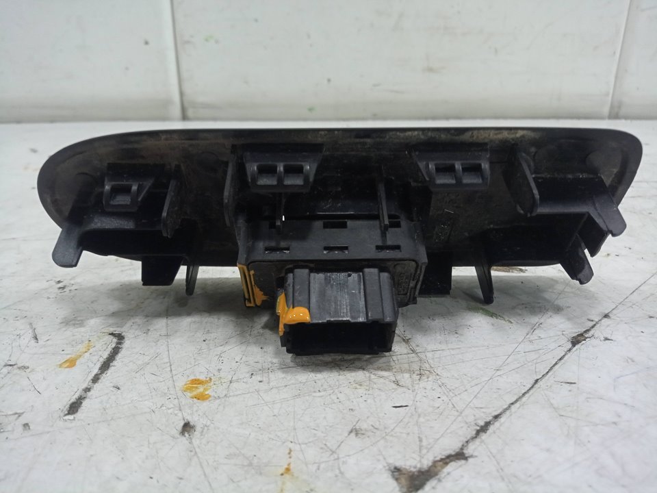 Mando elevalunas delantero derecho 2.2 dci 90