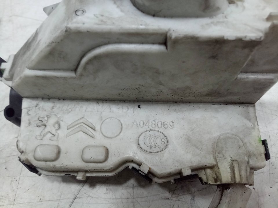 Cerradura puerta delantera derecha peugeot 5008 1.6 hdi