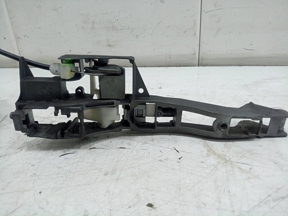 Cerradura puerta delantera derecha peugeot 5008 1.6 hdi