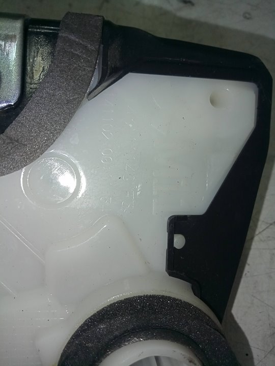 Cerradura puerta delantera izquierda toyota yaris 1.5 hybrid (nhp130_)
