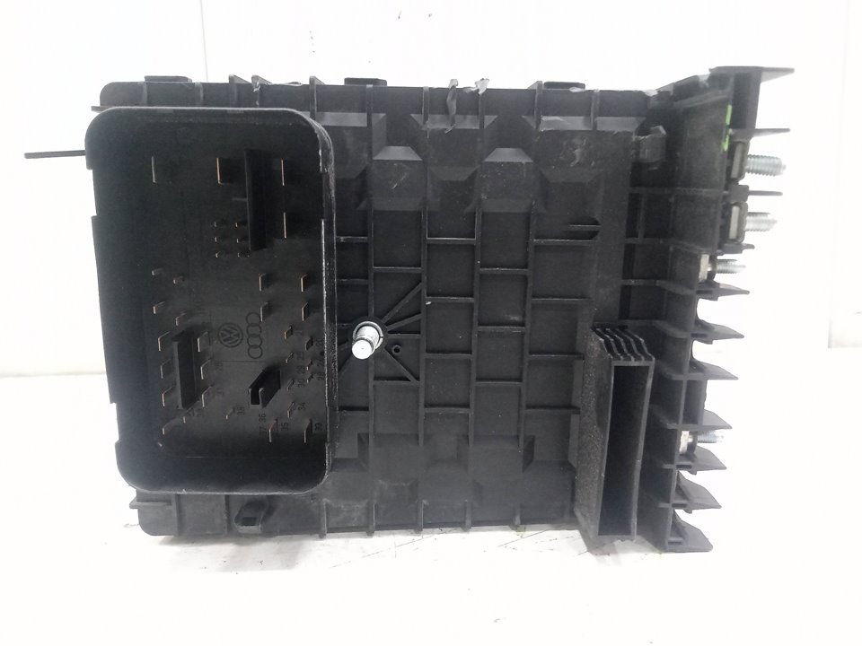 Caja reles / fusibles volkswagen golf v 1.6 multifuel