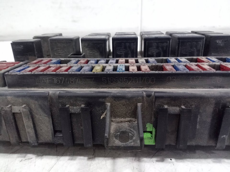 Caja reles / fusibles daf serie 95 xf .xxx xf95 480 