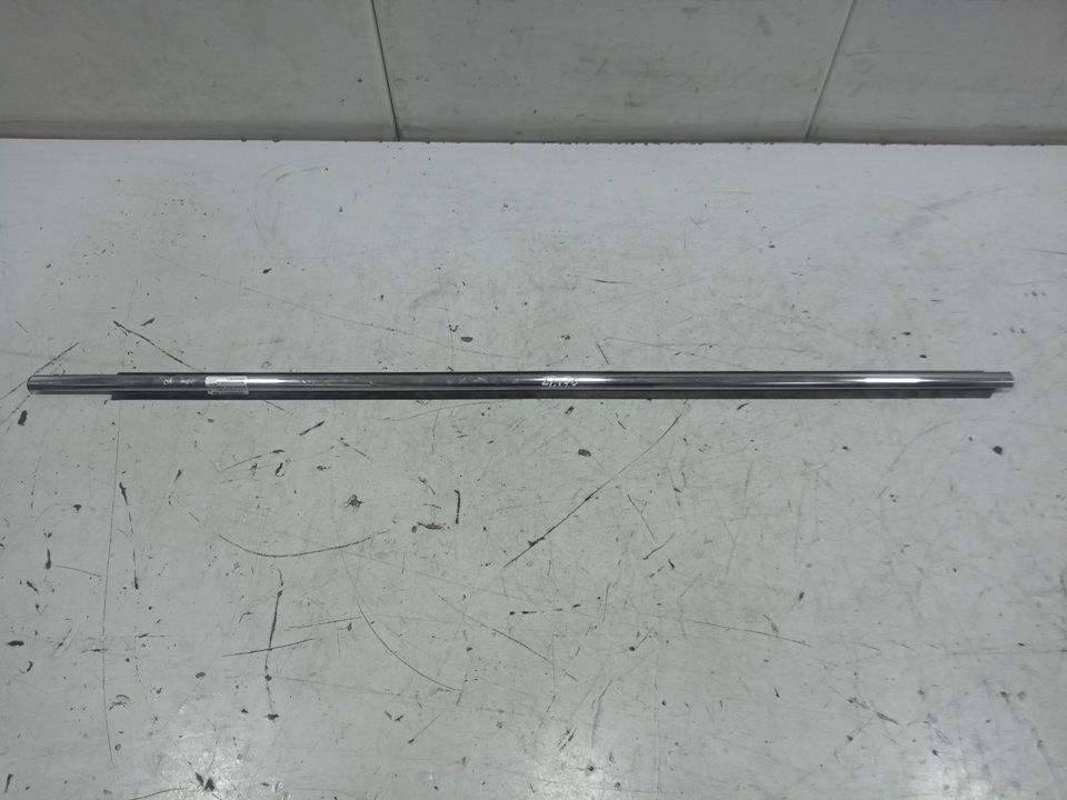 Moldura puerta traseraizquierda toyota auris 1.8 hybrid (zwe150_)