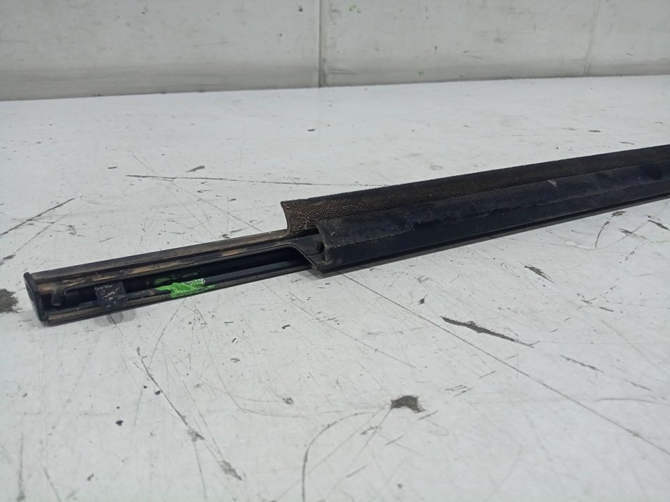 Moldura puerta traseraizquierda toyota auris 1.8 hybrid (zwe150_)