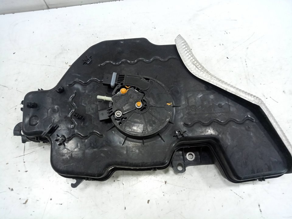 Deposito y bomba adblue audi q3   (8ug) attraction      01.15