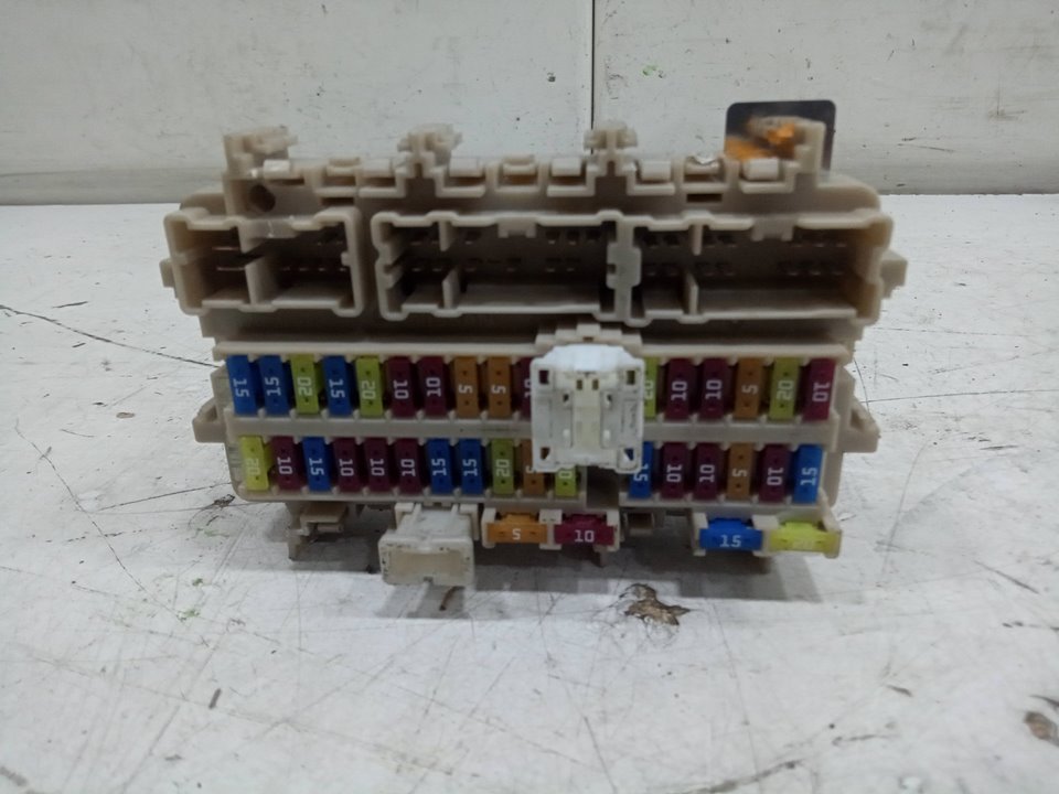 Caja reles / fusibles nissan qashqai ii todo terreno cerrada 1.5 dci