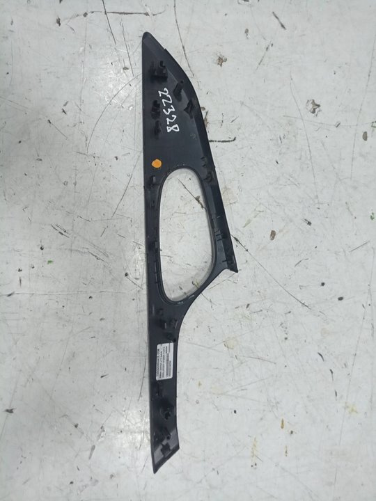 Embellecedor interior puerta nissan qashqai ii todo terreno cerrada 1.5 dci