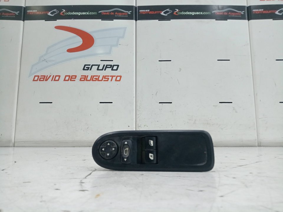 Mando elevalunas delantero izquierdo citroen c3 collection      09