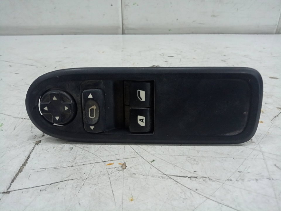 Mando elevalunas delantero izquierdo citroen c3 collection      09