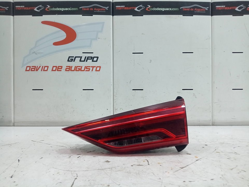 Piloto interior trasero derecho audi q3   (8ug) attraction      01.15