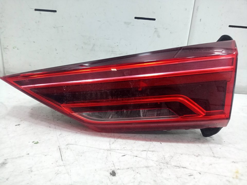 Piloto interior trasero derecho audi q3   (8ug) attraction      01.15