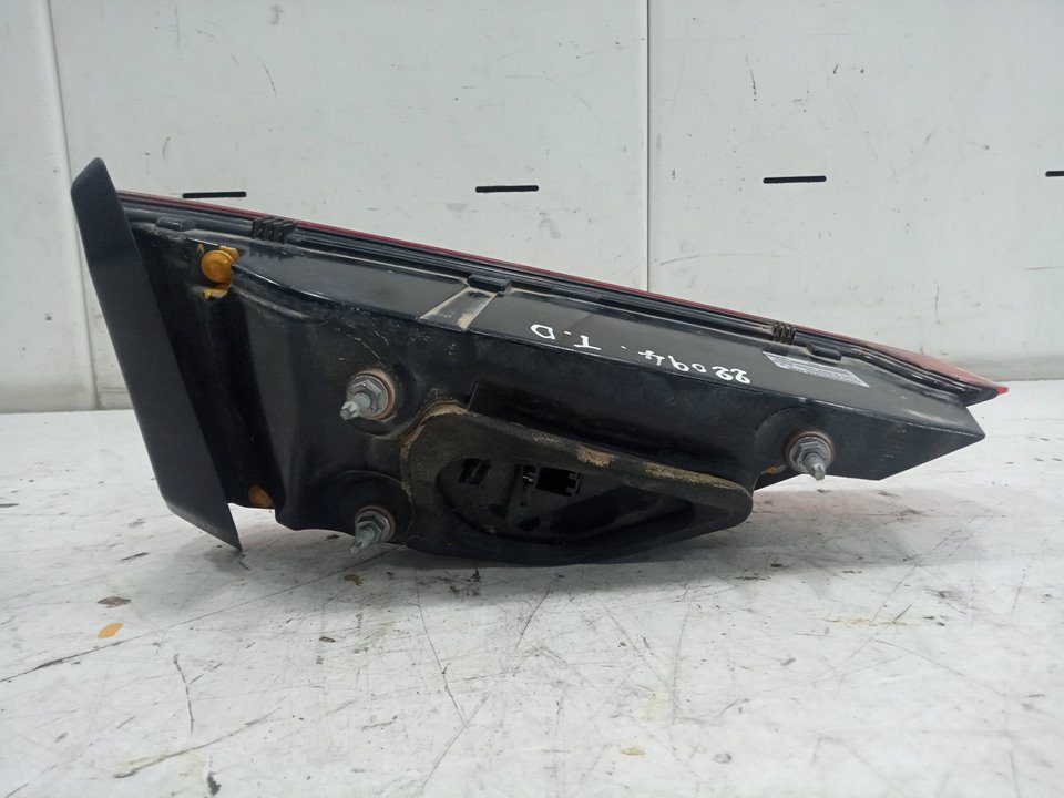 Piloto interior trasero derecho audi q3   (8ug) attraction      01.15