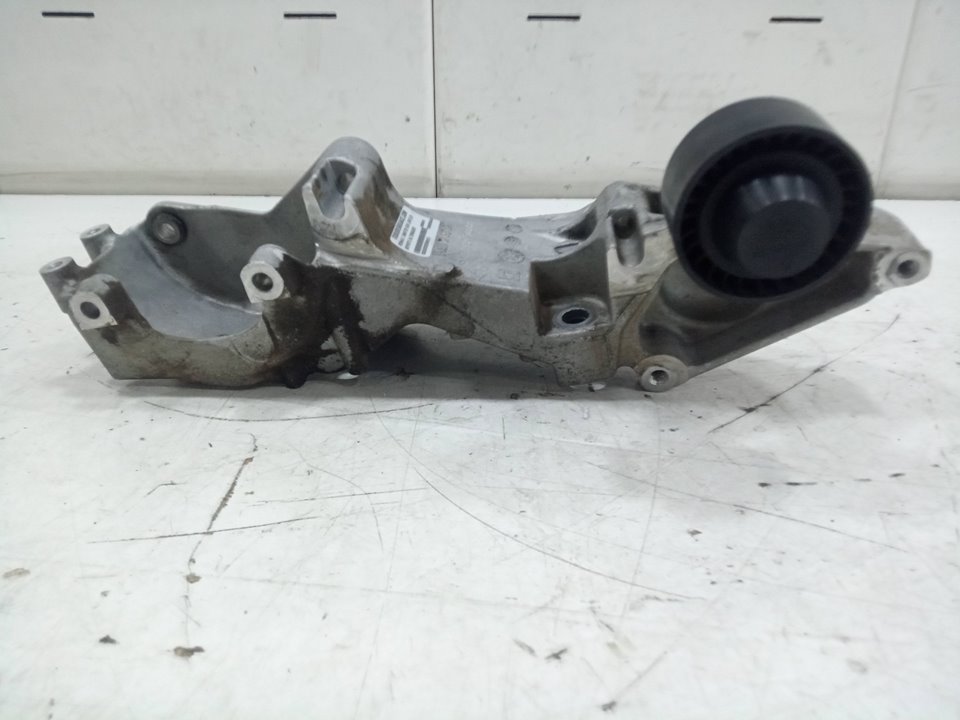 Soporte alternador master bus l3h2 38t      02.
