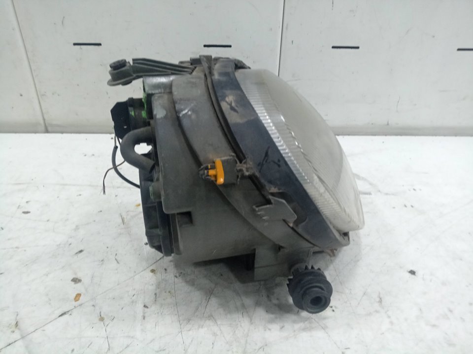 Faro derecho c 220 cdi (203.706)