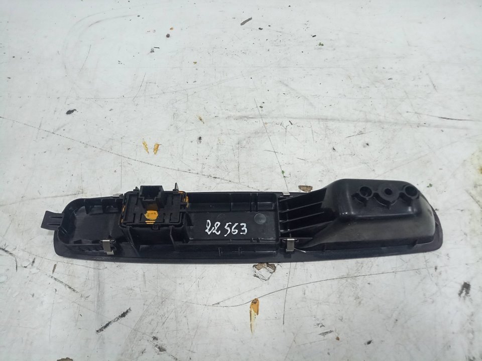 Mando elevalunas delantero derecho renault megane iii fastback 1.5 dci (bz09 bz0d)