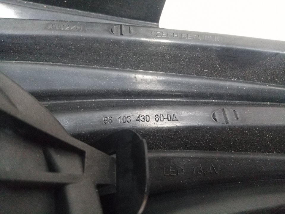 Piloto trasero izquierdo peugeot 208 1.2