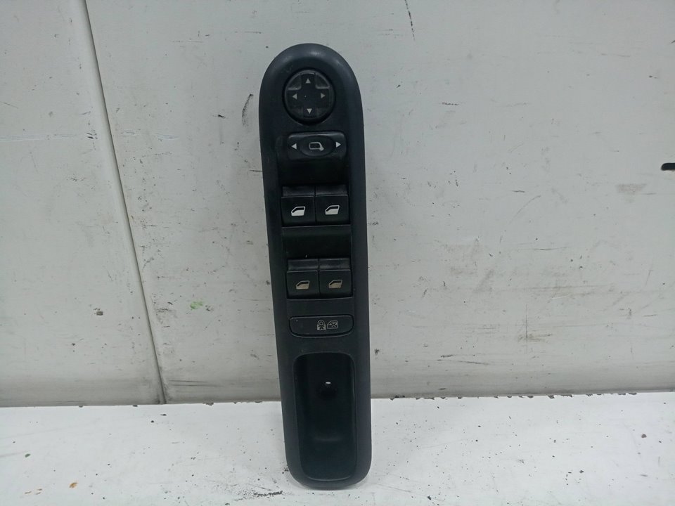 Mando elevalunas delantero izquierdo peugeot 5008 1.6 hdi