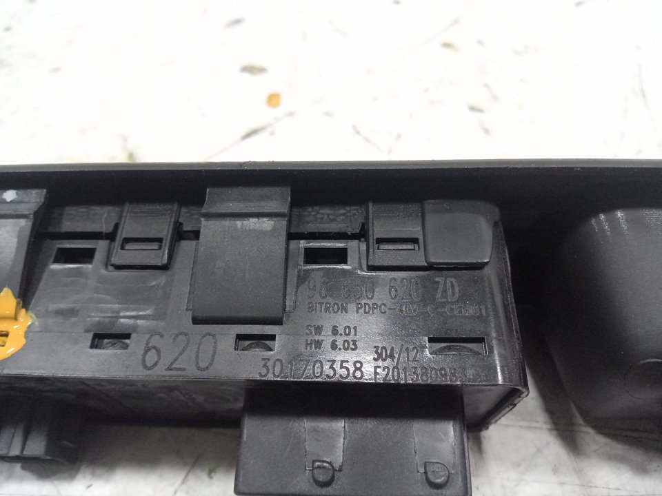 Mando elevalunas delantero izquierdo peugeot 5008 1.6 hdi