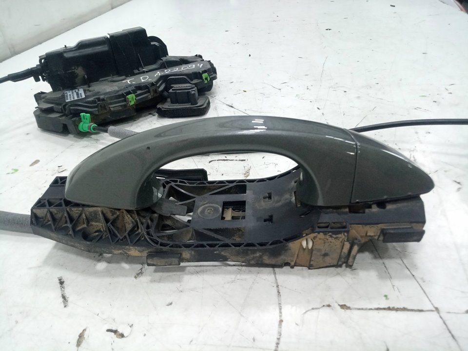 Cerradura puerta trasera derecha audi q3   (8ug) attraction      01.15
