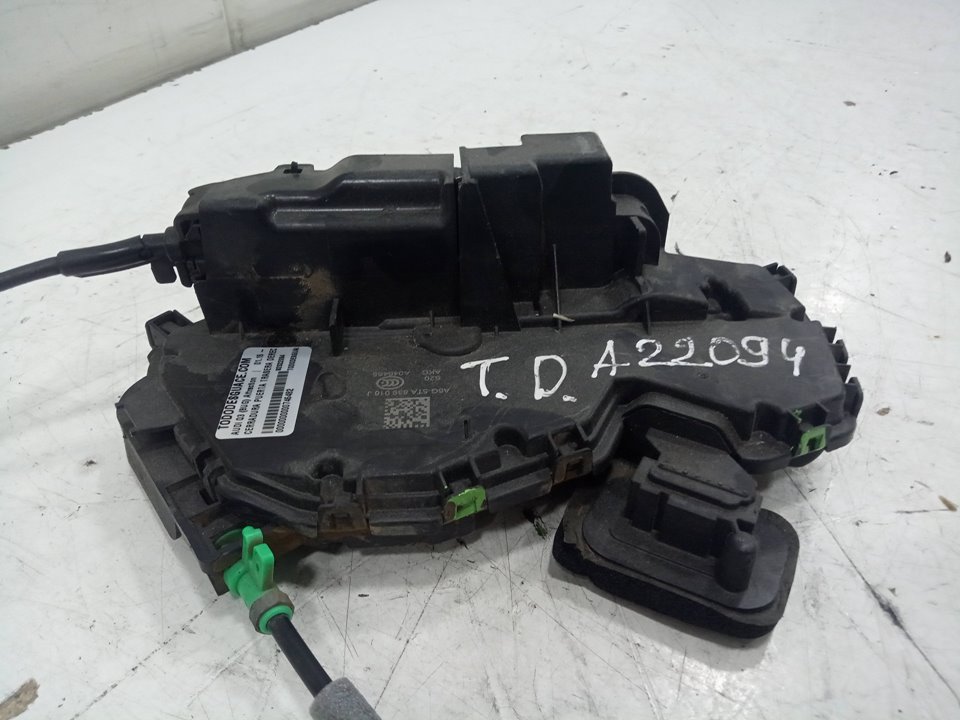 Cerradura puerta trasera derecha audi q3   (8ug) attraction      01.15
