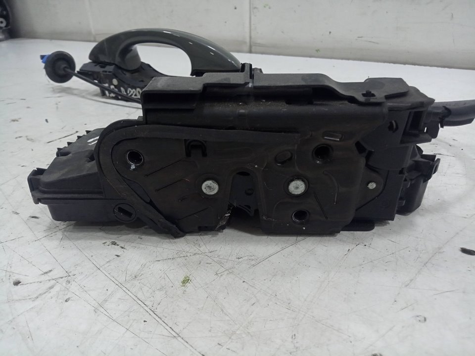 Cerradura puerta trasera derecha audi q3   (8ug) attraction      01.15