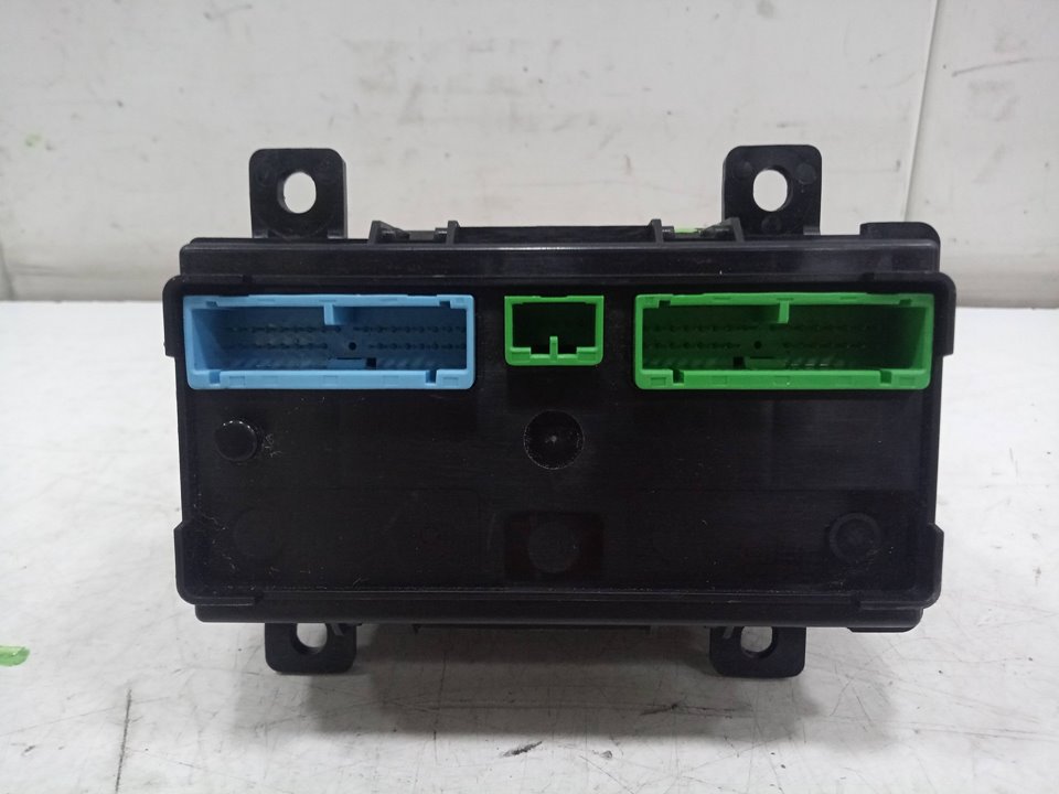Unidad de control renault master pro cajachasis  magnum ab 2005 cabina adel.tr