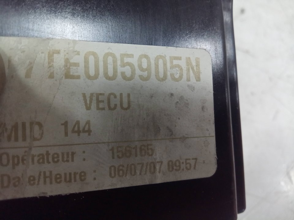 Unidad de control renault master pro cajachasis  magnum ab 2005 cabina adel.tr