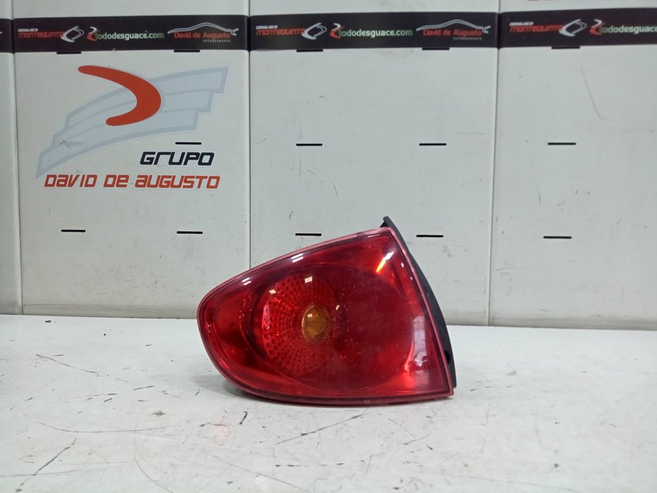 Piloto trasero izquierdo seat altea 1.9 tdi