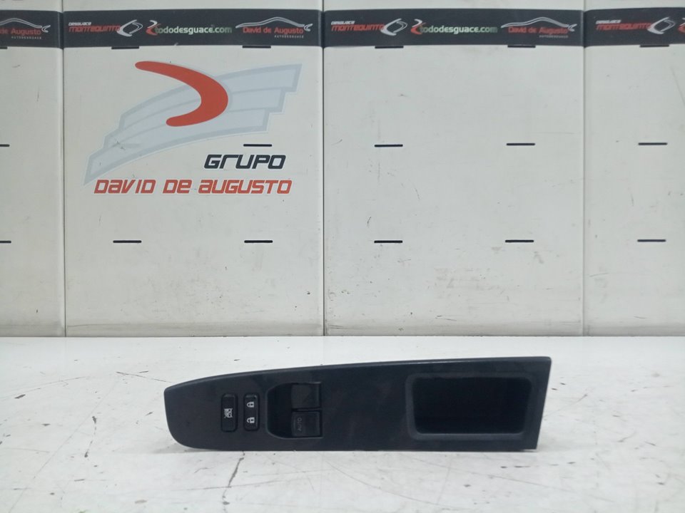 Mando elevalunas delantero izquierdo toyota yaris 1.5 hybrid (nhp130_)