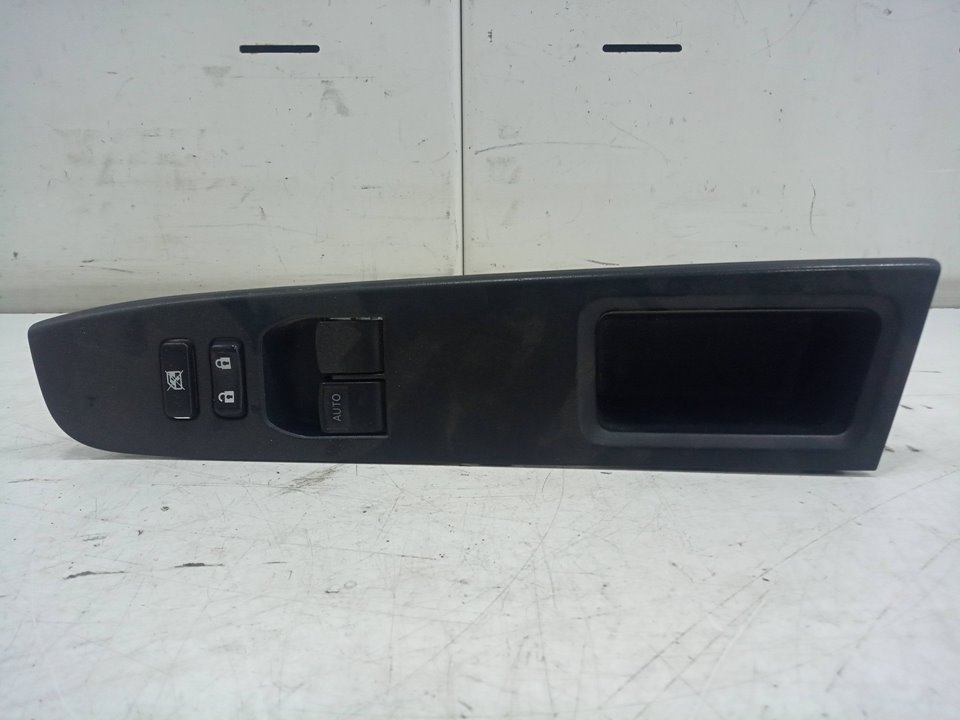 Mando elevalunas delantero izquierdo toyota yaris 1.5 hybrid (nhp130_)