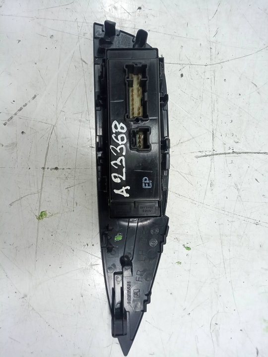 Mando elevalunas delantero izquierdo nissan qashqai ii todo terreno cerrada 1.5 dci