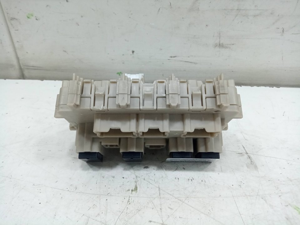 Caja reles / fusibles nissan qashqai ii todo terreno cerrada 1.5 dci