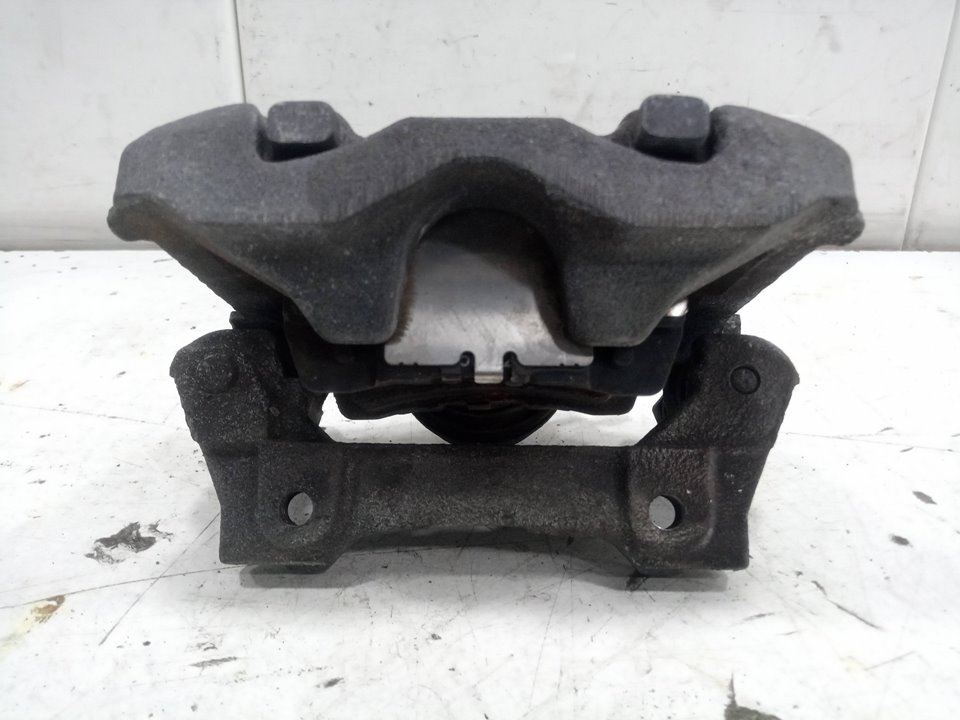 Pinza freno trasera derecha lexus is220 sport+nav      01