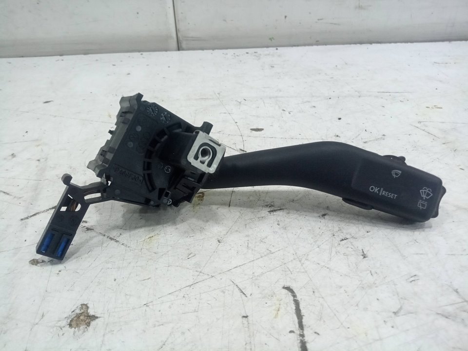 Mando limpia volkswagen golf v   berlina (1k1) highline 4moti