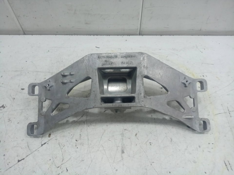 Soporte central caja cambios jaguar xf 2.0 d