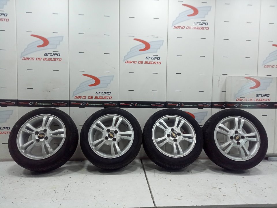 Juego llantas con neumaticos chevrolet aveo  kalos fastback 1.4