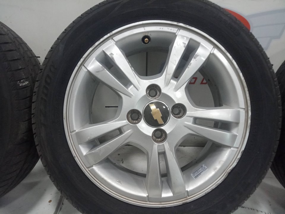 Juego llantas con neumaticos chevrolet aveo  kalos fastback 1.4