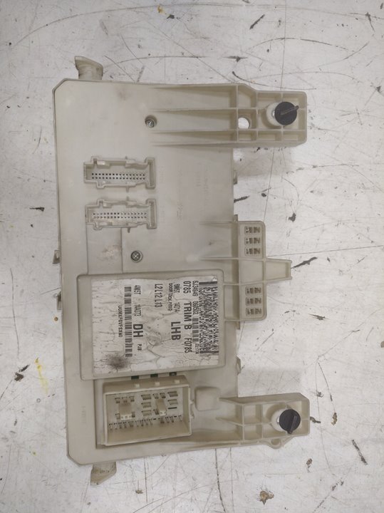 Caja reles / fusibles ford focus ii turnier 1.8 tdci