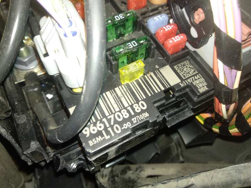 Caja reles / fusibles peugeot 207 1.4 hdi