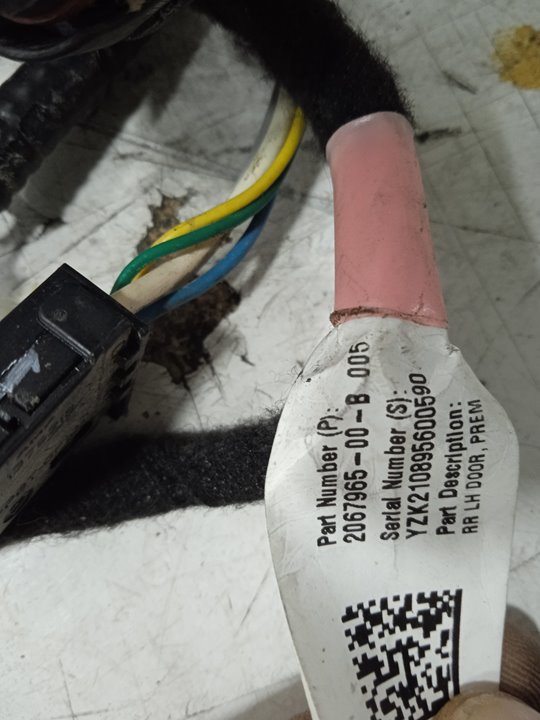 152000616                   306795700c000                        delantera izquierda   no identificado