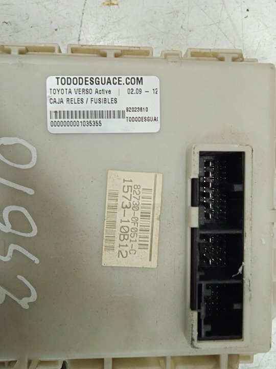 Caja reles / fusibles toyota verso active