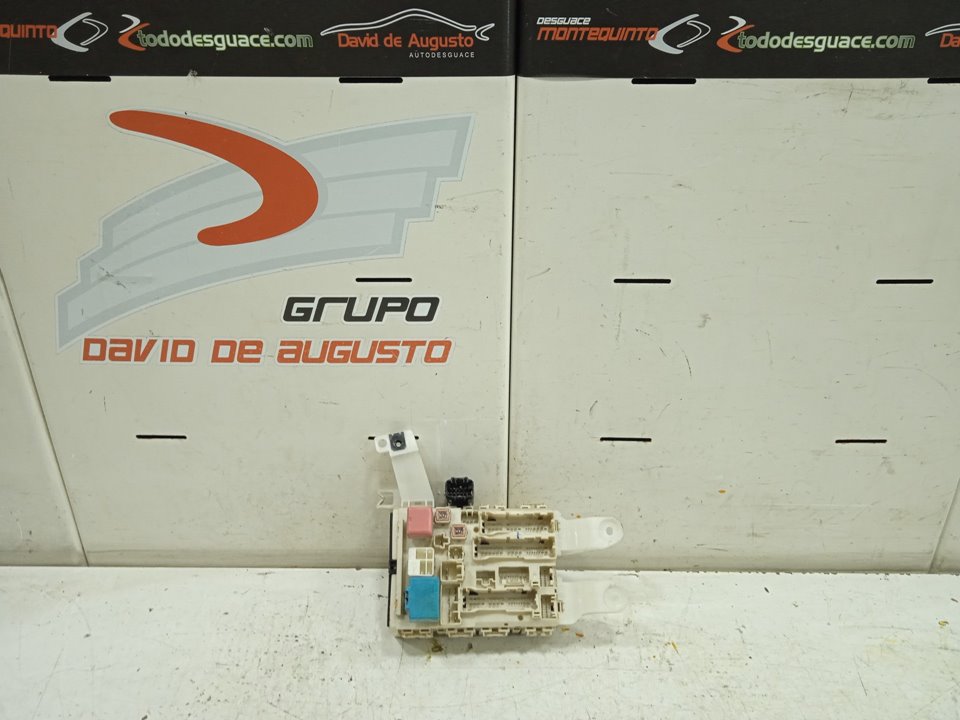 Caja reles / fusibles toyota verso active