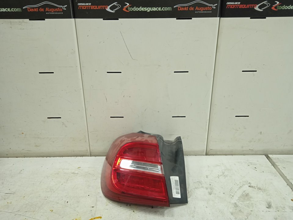 Piloto trasero izquierdo no identificado