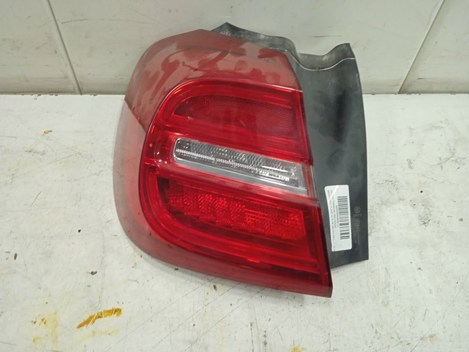 Piloto trasero izquierdo no identificado